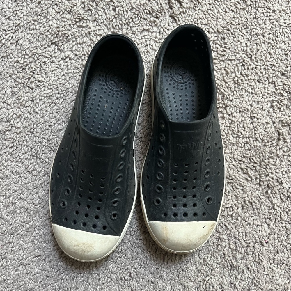 Native Shoes Kids Black Size 13